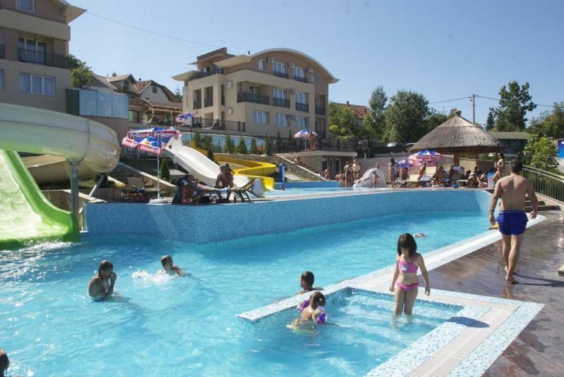 Sunny Hill Apartments & Aqua Park Vrnjačka Banja Esterno foto